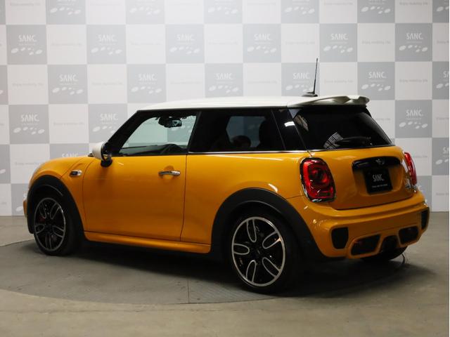 ＭＩＮＩ ジョンクーパーワークス　禁煙　６速ＭＴ　ＪＣＷ１８インチＡＷ　純正ＨＤＤナビ　バックカメラ　リアコーナーセンサー　ＭＩＮＩエキサイトメントＰＫＧ　ライトＰＫＧ　ＬＥＤヘッドライト　スマートキー　ＪＣＷ専用スポーツシート（31枚目）