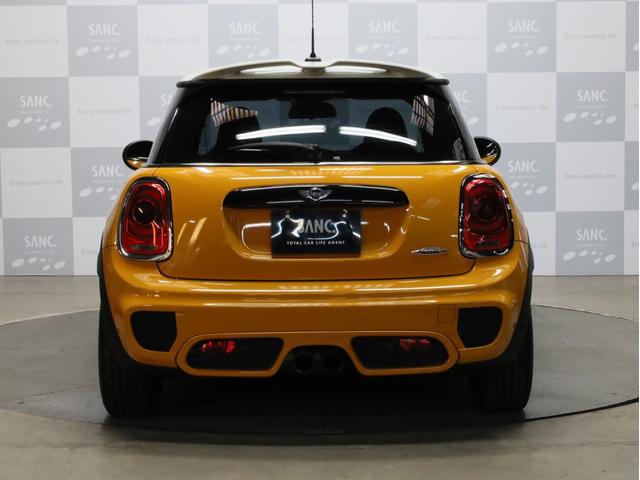 ＭＩＮＩ ジョンクーパーワークス　禁煙　６速ＭＴ　ＪＣＷ１８インチＡＷ　純正ＨＤＤナビ　バックカメラ　リアコーナーセンサー　ＭＩＮＩエキサイトメントＰＫＧ　ライトＰＫＧ　ＬＥＤヘッドライト　スマートキー　ＪＣＷ専用スポーツシート（32枚目）