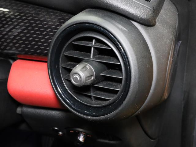 ＭＩＮＩ ジョンクーパーワークス　禁煙　６速ＭＴ　ＪＣＷ１８インチＡＷ　純正ＨＤＤナビ　バックカメラ　リアコーナーセンサー　ＭＩＮＩエキサイトメントＰＫＧ　ライトＰＫＧ　ＬＥＤヘッドライト　スマートキー　ＪＣＷ専用スポーツシート（42枚目）