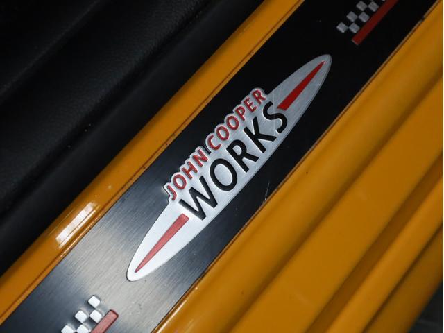 ＭＩＮＩ ジョンクーパーワークス　禁煙　６速ＭＴ　ＪＣＷ１８インチＡＷ　純正ＨＤＤナビ　バックカメラ　リアコーナーセンサー　ＭＩＮＩエキサイトメントＰＫＧ　ライトＰＫＧ　ＬＥＤヘッドライト　スマートキー　ＪＣＷ専用スポーツシート（66枚目）