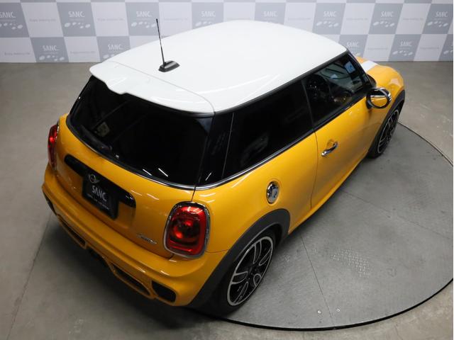 ＭＩＮＩ ジョンクーパーワークス　禁煙　６速ＭＴ　ＪＣＷ１８インチＡＷ　純正ＨＤＤナビ　バックカメラ　リアコーナーセンサー　ＭＩＮＩエキサイトメントＰＫＧ　ライトＰＫＧ　ＬＥＤヘッドライト　スマートキー　ＪＣＷ専用スポーツシート（72枚目）