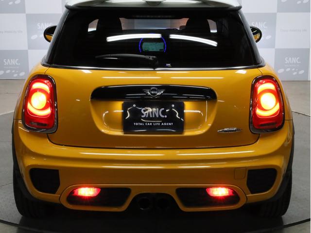 ＭＩＮＩ ジョンクーパーワークス　禁煙　６速ＭＴ　ＪＣＷ１８インチＡＷ　純正ＨＤＤナビ　バックカメラ　リアコーナーセンサー　ＭＩＮＩエキサイトメントＰＫＧ　ライトＰＫＧ　ＬＥＤヘッドライト　スマートキー　ＪＣＷ専用スポーツシート（73枚目）
