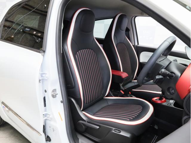 トゥインゴ ルコックスポルティフ　禁煙　１５０台限定車　専用ボディ色　専用内装　専用シート　専用１６インチＡＷ　Ａｐｐｌｅ　ＣａｒＰｌａ対応　サブウーハー　バックカメラ　リアコーナーセンサー　シートヒーター　純正ドライブレコーダー（7枚目）