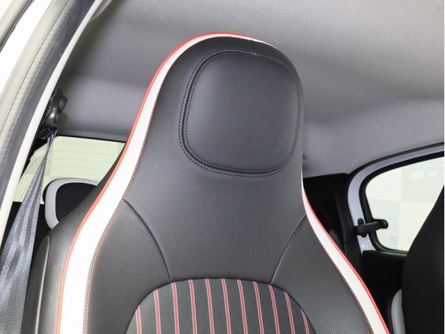 トゥインゴ ルコックスポルティフ　禁煙　１５０台限定車　専用ボディ色　専用内装　専用シート　専用１６インチＡＷ　Ａｐｐｌｅ　ＣａｒＰｌａ対応　サブウーハー　バックカメラ　リアコーナーセンサー　シートヒーター　純正ドライブレコーダー（8枚目）