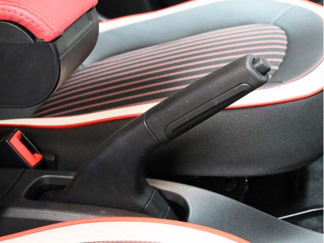 トゥインゴ ルコックスポルティフ　禁煙　１５０台限定車　専用ボディ色　専用内装　専用シート　専用１６インチＡＷ　Ａｐｐｌｅ　ＣａｒＰｌａ対応　サブウーハー　バックカメラ　リアコーナーセンサー　シートヒーター　純正ドライブレコーダー（48枚目）