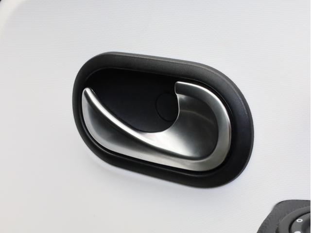 トゥインゴ ルコックスポルティフ　禁煙　１５０台限定車　専用ボディ色　専用内装　専用シート　専用１６インチＡＷ　Ａｐｐｌｅ　ＣａｒＰｌａ対応　サブウーハー　バックカメラ　リアコーナーセンサー　シートヒーター　純正ドライブレコーダー（56枚目）