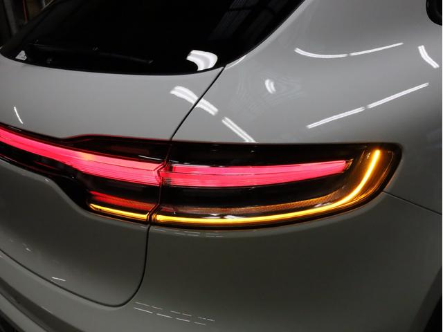 マカン マカンＴ　禁煙１オ－ナ－　アダプティブエアサス　ＲＳ　Ｓｐｙｄｅｒ　２１インチＡＷ　スポーツクロノ　ＰＫＧエクステリアＰＫＧ　ティンテッドＬＥＤテールライト　アダプティブクルーズコントロール　全周囲カメラ（75枚目）
