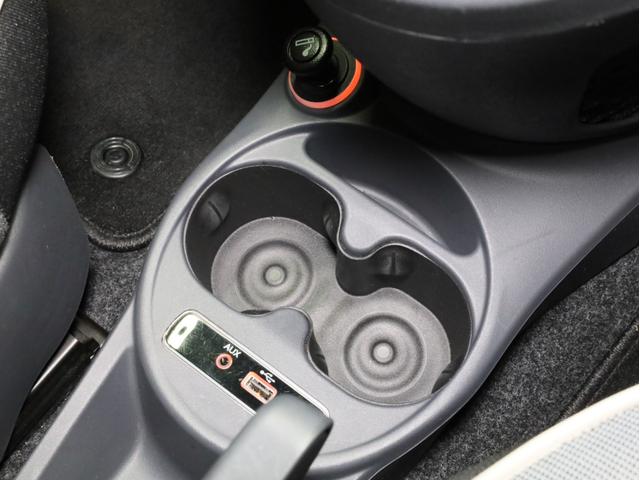 ５００Ｃ ツインエア　ラウンジ　後期型　禁煙　カロッツェリア製メモリーナビ　フルセグＴＶ　ＤＶＤ再生　ＵＳＢ入力端子　Ｂｌｕｅｔｏｏｔｈ　バイキセノンライト　ボディ同色インパネ　ハーフレザーシート　グローブボックス　オートエアコン（44枚目）