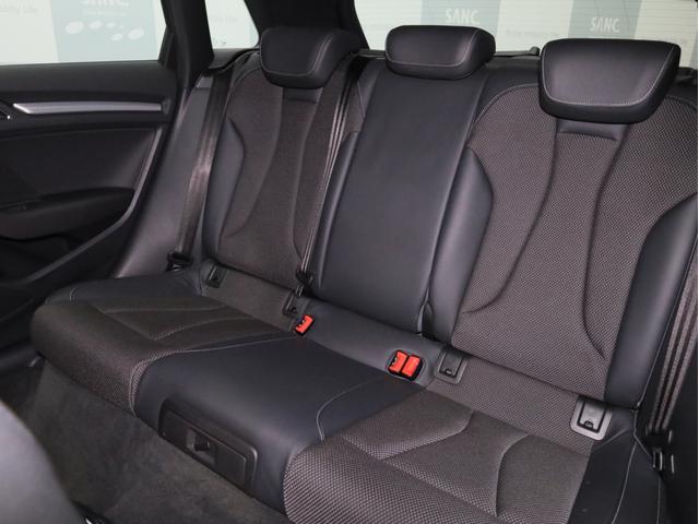 Ａ３ スポーツバック３０ＴＦＳＩ　スポーツ　バーチャルコクピット　スポーツバンパー　Ｓラインスポーツサス　１８インチＡＷ　Ｓラインハーフレザーシート　アシスタンスＰＫＧ　コンビニエンスＰＫＧ　ナビＰＫＧ　ＡＣＣ　レーンキープ　ＬＥＤヘッドライト（13枚目）