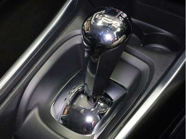 ２００８ プレミアム　禁煙　純正ナビ　フルセグ　タッチパネル式ディスプレイ　ＵＳＢ　Ｂｌｕｅｔｏｏｔｈ　ドラレコ　キーレスエントリー　Ｂカメラ　Ｒセンサー　左右独立調整エアコン　ハーフレザーシート　ＥＴＣ　１６インチＡＷ（13枚目）