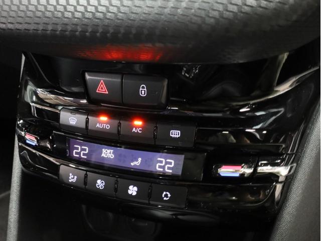 ２００８ プレミアム　禁煙　純正ナビ　フルセグ　タッチパネル式ディスプレイ　ＵＳＢ　Ｂｌｕｅｔｏｏｔｈ　ドラレコ　キーレスエントリー　Ｂカメラ　Ｒセンサー　左右独立調整エアコン　ハーフレザーシート　ＥＴＣ　１６インチＡＷ（14枚目）