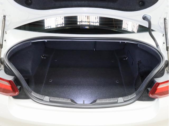 ２シリーズ ２２０ｉクーペ　Ｍスポーツ　禁煙　Ｆスポイラー　カーボントランクスポイラー　ブラックキドニーグリル　純正ナビ　Ｂカメ　Ｒコーナーセンサー　ＨＤＤナビ　ＤＶＤ再生　ＵＳＢ端子　ＬＥＤライトリング　純正ＯＰ１８ＡＷ　Ｍスポーツサス（20枚目）