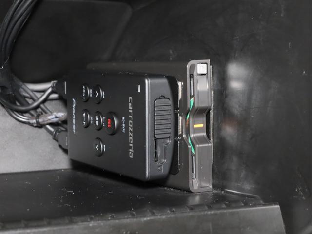 アバルト５９５ コンペティツィオーネ　禁煙　カロッツェリア製メモリーナビ　フルセグＴＶ　バックカメラ　サベルト製カーボンシェルスポーツシート　レコードモンツァ４本出しマフラー　ブレンボ製４ポッドＦブレーキキャリパー　コニ製ＦＳＤサス（19枚目）