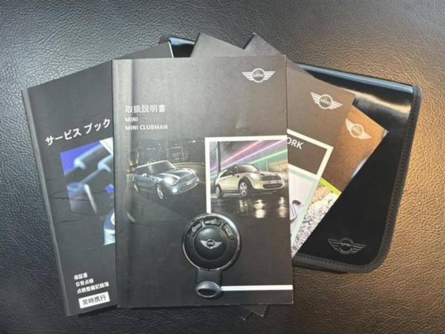 ＭＩＮＩ ワン　禁煙　アイスブルーボディ色　マニュアルモード付き６速ＡＴ　クロームラインエクステリア　革巻きシフトノブ　１５インチＡＷ　フロントフォグランプ　盗難防止装置　純正ＣＤオーディオ　キーレスエントリー（2枚目）