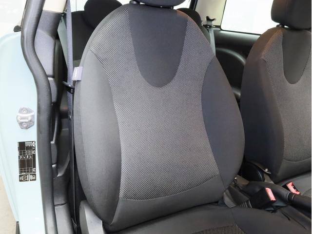 ＭＩＮＩ ワン　禁煙　アイスブルーボディ色　マニュアルモード付き６速ＡＴ　クロームラインエクステリア　革巻きシフトノブ　１５インチＡＷ　フロントフォグランプ　盗難防止装置　純正ＣＤオーディオ　キーレスエントリー（6枚目）