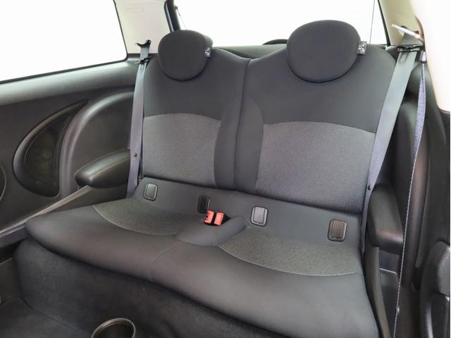 ＭＩＮＩ ワン　禁煙　アイスブルーボディ色　マニュアルモード付き６速ＡＴ　クロームラインエクステリア　革巻きシフトノブ　１５インチＡＷ　フロントフォグランプ　盗難防止装置　純正ＣＤオーディオ　キーレスエントリー（9枚目）