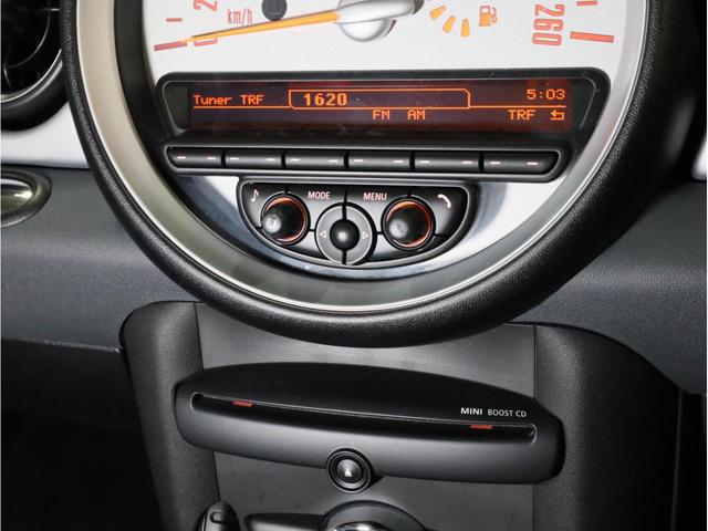 ＭＩＮＩ ワン　禁煙　アイスブルーボディ色　マニュアルモード付き６速ＡＴ　クロームラインエクステリア　革巻きシフトノブ　１５インチＡＷ　フロントフォグランプ　盗難防止装置　純正ＣＤオーディオ　キーレスエントリー（11枚目）