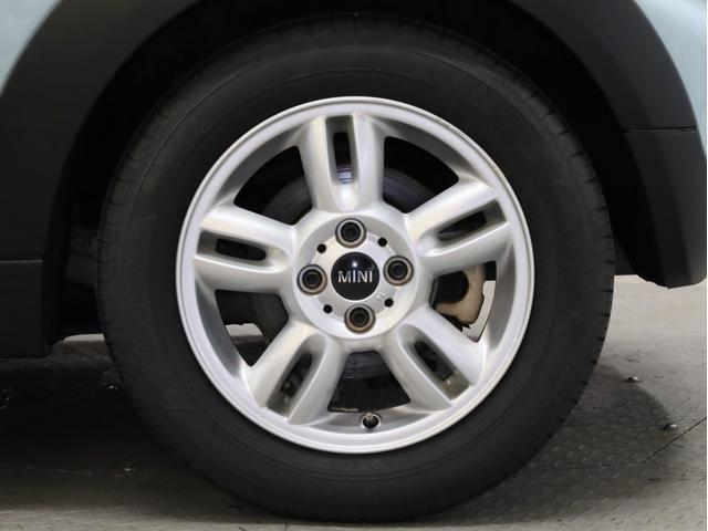 ＭＩＮＩ ワン　禁煙　アイスブルーボディ色　マニュアルモード付き６速ＡＴ　クロームラインエクステリア　革巻きシフトノブ　１５インチＡＷ　フロントフォグランプ　盗難防止装置　純正ＣＤオーディオ　キーレスエントリー（18枚目）