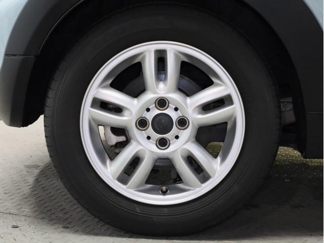 ＭＩＮＩ ワン　禁煙　アイスブルーボディ色　マニュアルモード付き６速ＡＴ　クロームラインエクステリア　革巻きシフトノブ　１５インチＡＷ　フロントフォグランプ　盗難防止装置　純正ＣＤオーディオ　キーレスエントリー（19枚目）