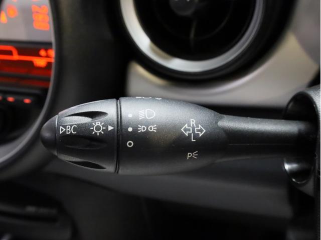 ＭＩＮＩ ワン　禁煙　アイスブルーボディ色　マニュアルモード付き６速ＡＴ　クロームラインエクステリア　革巻きシフトノブ　１５インチＡＷ　フロントフォグランプ　盗難防止装置　純正ＣＤオーディオ　キーレスエントリー（33枚目）