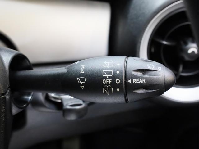 ＭＩＮＩ ワン　禁煙　アイスブルーボディ色　マニュアルモード付き６速ＡＴ　クロームラインエクステリア　革巻きシフトノブ　１５インチＡＷ　フロントフォグランプ　盗難防止装置　純正ＣＤオーディオ　キーレスエントリー（34枚目）