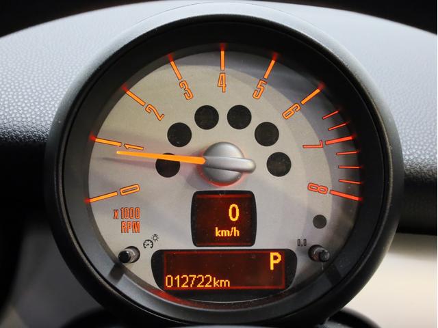 ＭＩＮＩ ワン　禁煙　アイスブルーボディ色　マニュアルモード付き６速ＡＴ　クロームラインエクステリア　革巻きシフトノブ　１５インチＡＷ　フロントフォグランプ　盗難防止装置　純正ＣＤオーディオ　キーレスエントリー（35枚目）