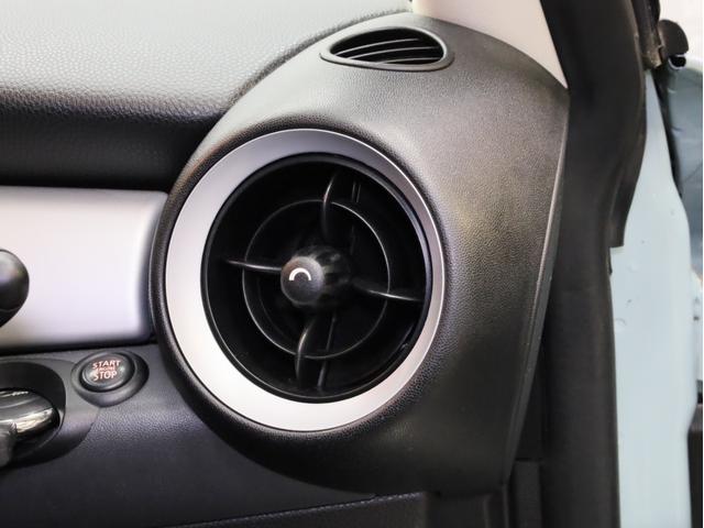 ＭＩＮＩ ワン　禁煙　アイスブルーボディ色　マニュアルモード付き６速ＡＴ　クロームラインエクステリア　革巻きシフトノブ　１５インチＡＷ　フロントフォグランプ　盗難防止装置　純正ＣＤオーディオ　キーレスエントリー（36枚目）