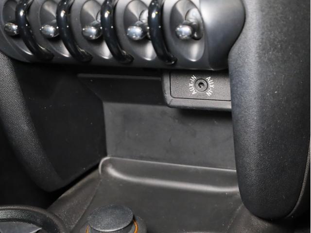 ＭＩＮＩ ワン　禁煙　アイスブルーボディ色　マニュアルモード付き６速ＡＴ　クロームラインエクステリア　革巻きシフトノブ　１５インチＡＷ　フロントフォグランプ　盗難防止装置　純正ＣＤオーディオ　キーレスエントリー（39枚目）