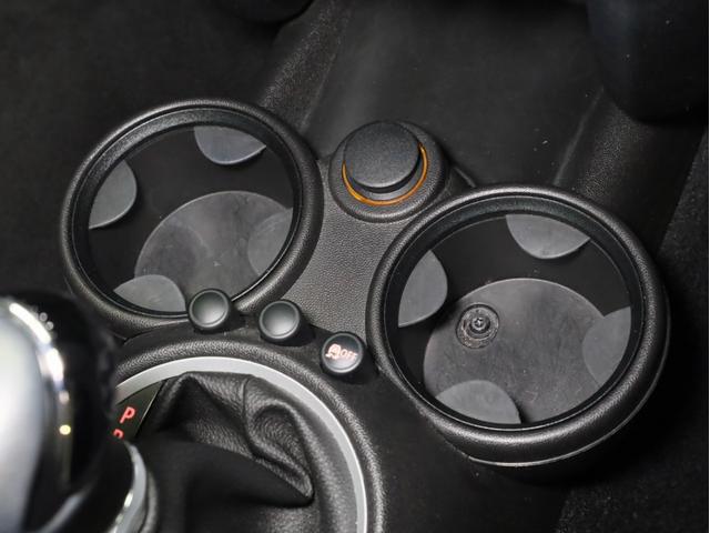 ＭＩＮＩ ワン　禁煙　アイスブルーボディ色　マニュアルモード付き６速ＡＴ　クロームラインエクステリア　革巻きシフトノブ　１５インチＡＷ　フロントフォグランプ　盗難防止装置　純正ＣＤオーディオ　キーレスエントリー（40枚目）