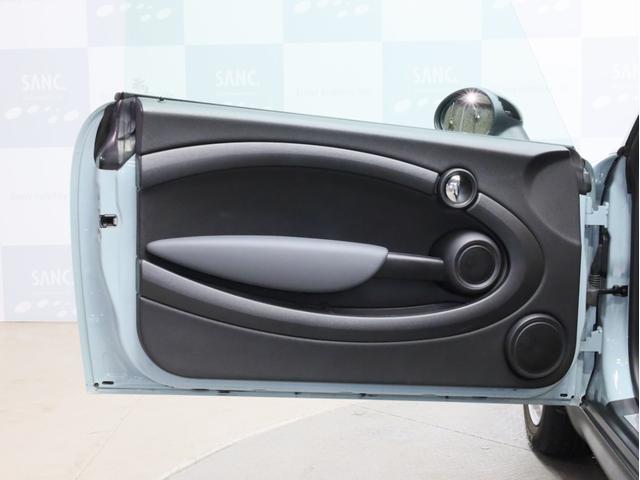 ＭＩＮＩ ワン　禁煙　アイスブルーボディ色　マニュアルモード付き６速ＡＴ　クロームラインエクステリア　革巻きシフトノブ　１５インチＡＷ　フロントフォグランプ　盗難防止装置　純正ＣＤオーディオ　キーレスエントリー（53枚目）
