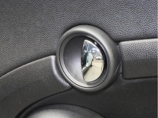 ＭＩＮＩ ワン　禁煙　アイスブルーボディ色　マニュアルモード付き６速ＡＴ　クロームラインエクステリア　革巻きシフトノブ　１５インチＡＷ　フロントフォグランプ　盗難防止装置　純正ＣＤオーディオ　キーレスエントリー（55枚目）