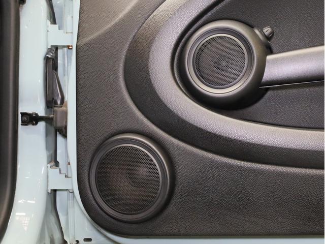 ＭＩＮＩ ワン　禁煙　アイスブルーボディ色　マニュアルモード付き６速ＡＴ　クロームラインエクステリア　革巻きシフトノブ　１５インチＡＷ　フロントフォグランプ　盗難防止装置　純正ＣＤオーディオ　キーレスエントリー（56枚目）