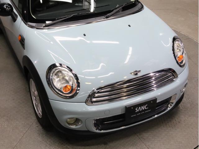 ＭＩＮＩ ワン　禁煙　アイスブルーボディ色　マニュアルモード付き６速ＡＴ　クロームラインエクステリア　革巻きシフトノブ　１５インチＡＷ　フロントフォグランプ　盗難防止装置　純正ＣＤオーディオ　キーレスエントリー（59枚目）