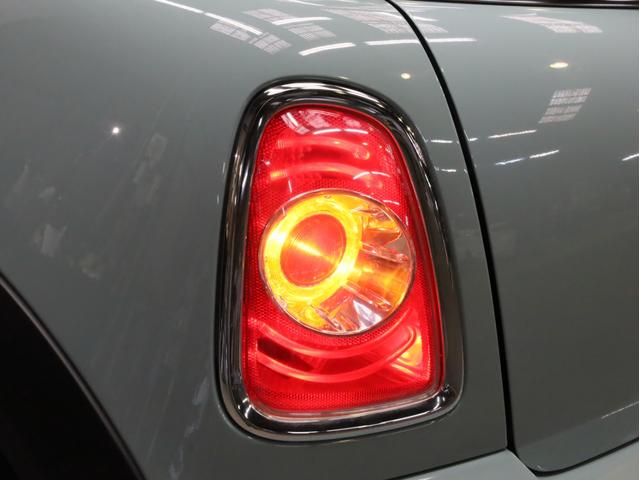 ＭＩＮＩ ワン　禁煙　アイスブルーボディ色　マニュアルモード付き６速ＡＴ　クロームラインエクステリア　革巻きシフトノブ　１５インチＡＷ　フロントフォグランプ　盗難防止装置　純正ＣＤオーディオ　キーレスエントリー（67枚目）