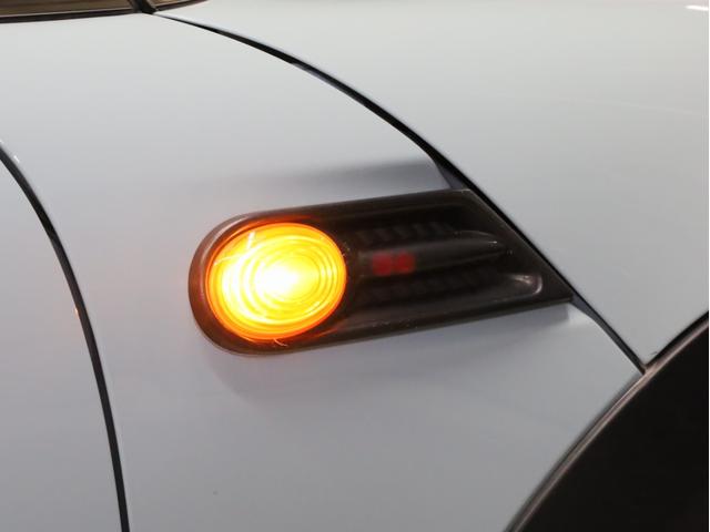 ＭＩＮＩ ワン　禁煙　アイスブルーボディ色　マニュアルモード付き６速ＡＴ　クロームラインエクステリア　革巻きシフトノブ　１５インチＡＷ　フロントフォグランプ　盗難防止装置　純正ＣＤオーディオ　キーレスエントリー（74枚目）