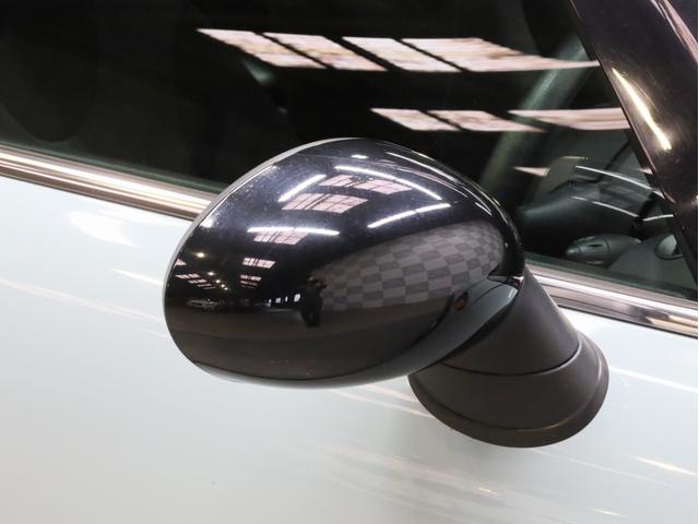 ＭＩＮＩ ワン　禁煙　アイスブルーボディ色　マニュアルモード付き６速ＡＴ　クロームラインエクステリア　革巻きシフトノブ　１５インチＡＷ　フロントフォグランプ　盗難防止装置　純正ＣＤオーディオ　キーレスエントリー（77枚目）