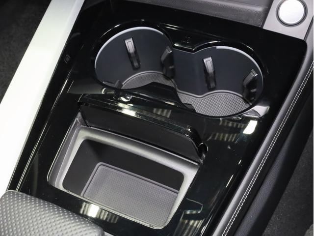 Ａ４ ３５ＴＦＳＩ　Ｓライン　禁煙　Ｓ４用１９インチＡＷ　ブラックＡｕｄｉｒｉｎｇｓ＆ブラックスタイリングＰＫＧ　マトリクスＬＥＤライト　パークアシスト　全周囲カメラ　アダプティブクルコン　レーンアシスト　サイドアシスト　純正ナビ（53枚目）