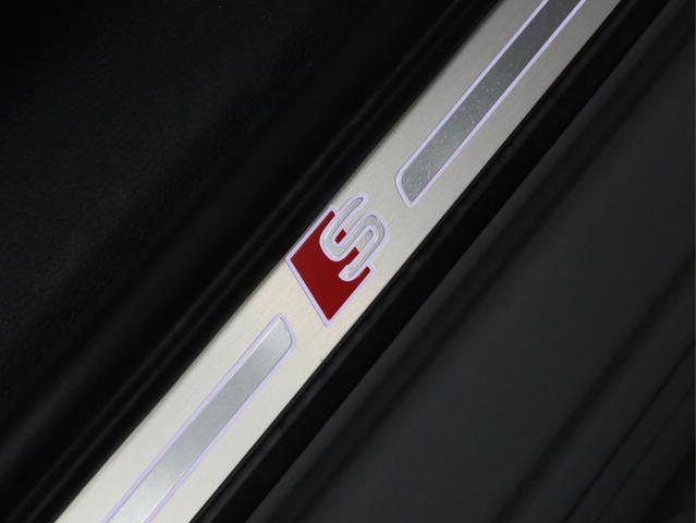 Ａ４ ３５ＴＦＳＩ　Ｓライン　禁煙　Ｓ４用１９インチＡＷ　ブラックＡｕｄｉｒｉｎｇｓ＆ブラックスタイリングＰＫＧ　マトリクスＬＥＤライト　パークアシスト　全周囲カメラ　アダプティブクルコン　レーンアシスト　サイドアシスト　純正ナビ（68枚目）