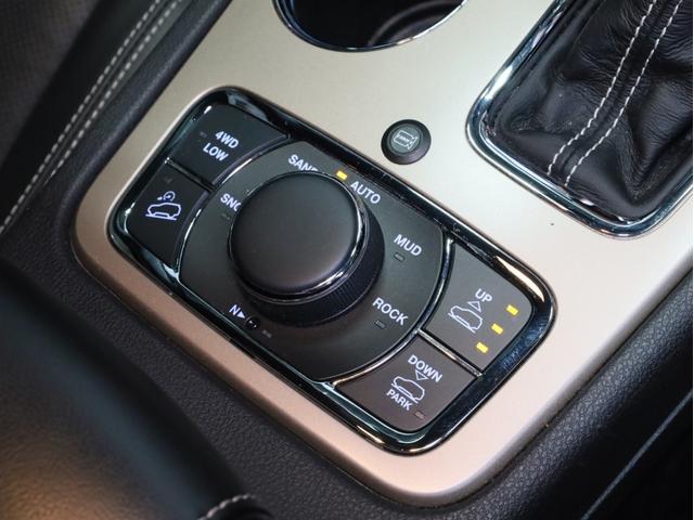 ジープ・グランドチェロキー リミテッド 黒革 前後シートヒーター 前席シートベンチレーター アダプティブクルーズコントロール アドバンストブレーキアシスト ブラインドスポットモニター リアトラフィックアラート FSRカメラ パークアシスト(17枚目)