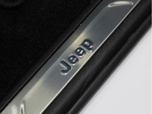 ジープ・グランドチェロキー リミテッド 黒革 前後シートヒーター 前席シートベンチレーター アダプティブクルーズコントロール アドバンストブレーキアシスト ブラインドスポットモニター リアトラフィックアラート FSRカメラ パークアシスト(68枚目)