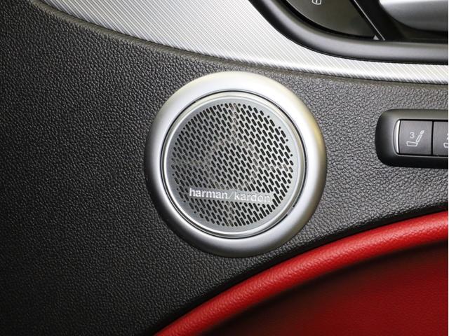 ステルヴィオ 2.2ターボ ディーゼルQ4スポーツパッケージ 禁煙 ZF製8速AT 電子制御式4WD 赤革スポーツシート レザーダッシュボード ブラックルーフレール ブラックウインドウトリム 19AW ハーマンカードン カープレイ対応 バックカメラ(3枚目)