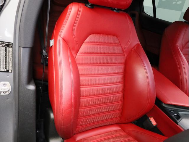 ステルヴィオ 2.2ターボ ディーゼルQ4スポーツパッケージ 禁煙 ZF製8速AT 電子制御式4WD 赤革スポーツシート レザーダッシュボード ブラックルーフレール ブラックウインドウトリム 19AW ハーマンカードン カープレイ対応 バックカメラ(8枚目)