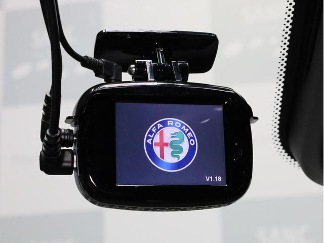 ステルヴィオ 2.2ターボ ディーゼルQ4スポーツパッケージ 禁煙 ZF製8速AT 電子制御式4WD 赤革スポーツシート レザーダッシュボード ブラックルーフレール ブラックウインドウトリム 19AW ハーマンカードン カープレイ対応 バックカメラ(25枚目)