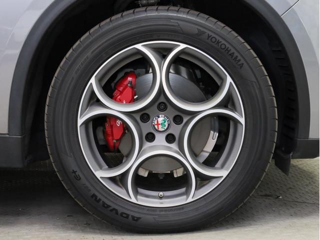 ステルヴィオ 2.2ターボ ディーゼルQ4スポーツパッケージ 禁煙 ZF製8速AT 電子制御式4WD 赤革スポーツシート レザーダッシュボード ブラックルーフレール ブラックウインドウトリム 19AW ハーマンカードン カープレイ対応 バックカメラ(27枚目)