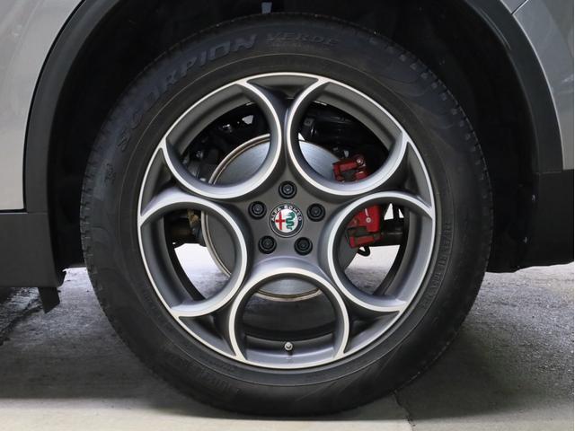 ステルヴィオ 2.2ターボ ディーゼルQ4スポーツパッケージ 禁煙 ZF製8速AT 電子制御式4WD 赤革スポーツシート レザーダッシュボード ブラックルーフレール ブラックウインドウトリム 19AW ハーマンカードン カープレイ対応 バックカメラ(29枚目)