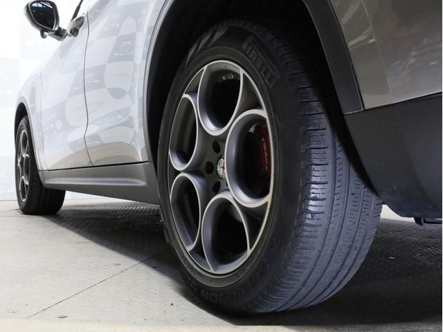 ステルヴィオ 2.2ターボ ディーゼルQ4スポーツパッケージ 禁煙 ZF製8速AT 電子制御式4WD 赤革スポーツシート レザーダッシュボード ブラックルーフレール ブラックウインドウトリム 19AW ハーマンカードン カープレイ対応 バックカメラ(32枚目)