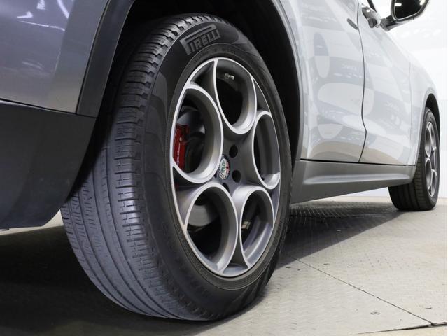 ステルヴィオ 2.2ターボ ディーゼルQ4スポーツパッケージ 禁煙 ZF製8速AT 電子制御式4WD 赤革スポーツシート レザーダッシュボード ブラックルーフレール ブラックウインドウトリム 19AW ハーマンカードン カープレイ対応 バックカメラ(33枚目)