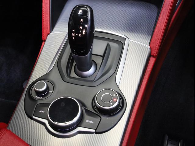 ステルヴィオ 2.2ターボ ディーゼルQ4スポーツパッケージ 禁煙 ZF製8速AT 電子制御式4WD 赤革スポーツシート レザーダッシュボード ブラックルーフレール ブラックウインドウトリム 19AW ハーマンカードン カープレイ対応 バックカメラ(54枚目)