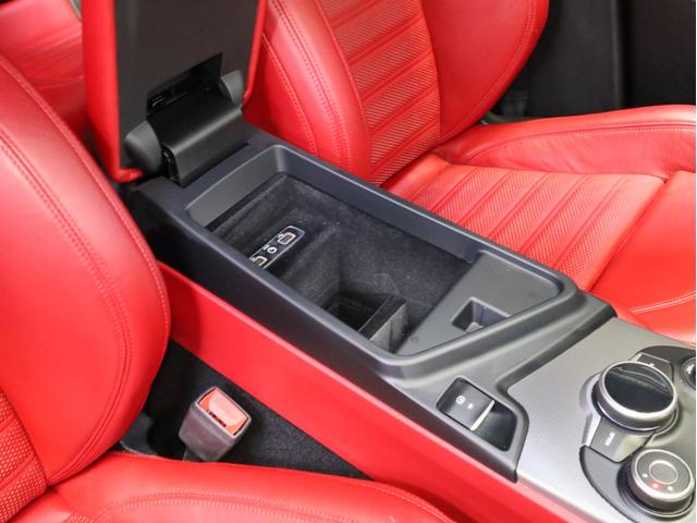 ステルヴィオ 2.2ターボ ディーゼルQ4スポーツパッケージ 禁煙 ZF製8速AT 電子制御式4WD 赤革スポーツシート レザーダッシュボード ブラックルーフレール ブラックウインドウトリム 19AW ハーマンカードン カープレイ対応 バックカメラ(55枚目)