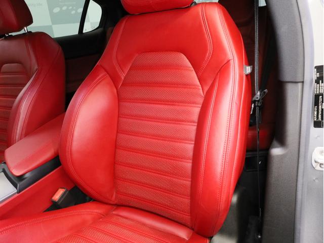 ステルヴィオ 2.2ターボ ディーゼルQ4スポーツパッケージ 禁煙 ZF製8速AT 電子制御式4WD 赤革スポーツシート レザーダッシュボード ブラックルーフレール ブラックウインドウトリム 19AW ハーマンカードン カープレイ対応 バックカメラ(57枚目)